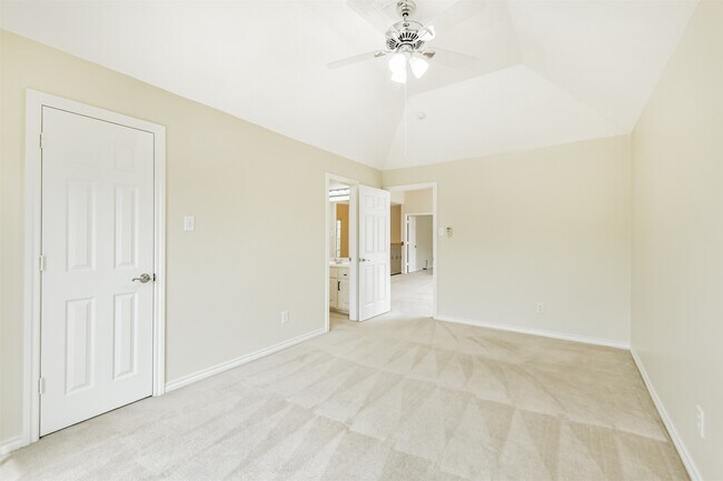 Building Photo - 11918 Mariposa Canyon Dr