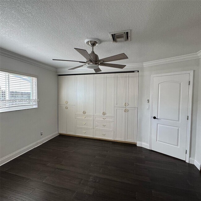 Building Photo - 4261 SW 22nd St