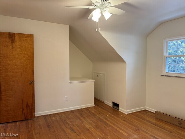 Building Photo - 8896 Spring Valley Dr