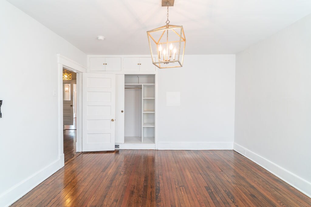 Building Photo - 221 E Burke St