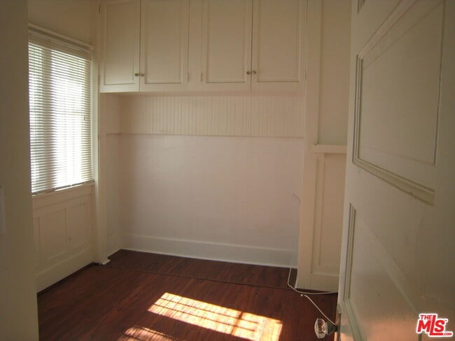 Building Photo - 153 S Gramercy Pl