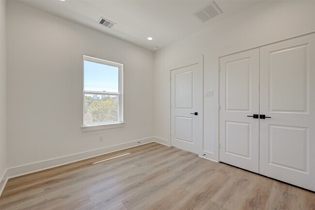 Building Photo - 2502 Gano St