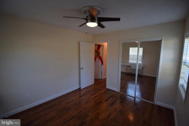 Building Photo - 2241 Farrington Ave