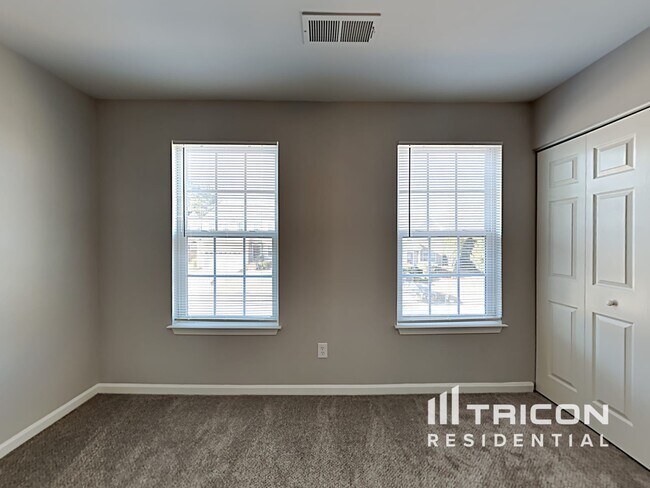 Building Photo - 1 Ridgeleigh Way