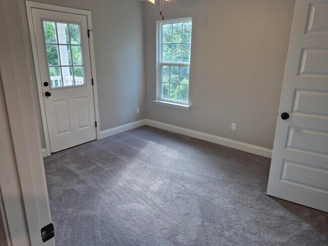 Building Photo - 2277 Pund Ave