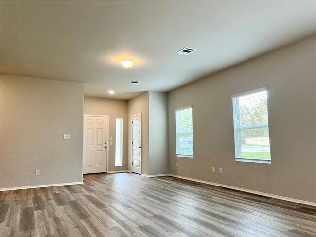 Building Photo - 13 Bent Trl Ln