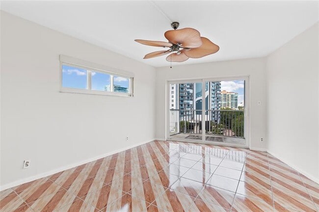 Building Photo - 720 Bayshore Dr