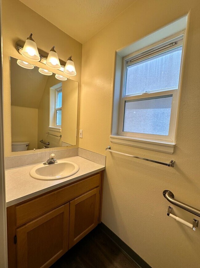 Building Photo - 2607 S Cloverleaf Loop