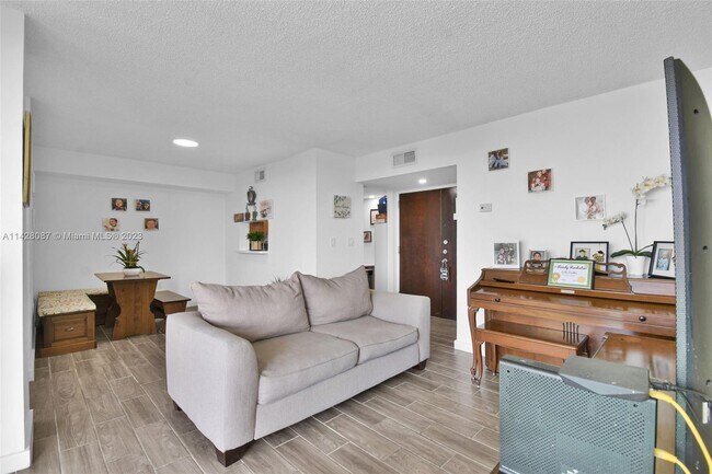 Primary Photo - 11800 SW 18th St