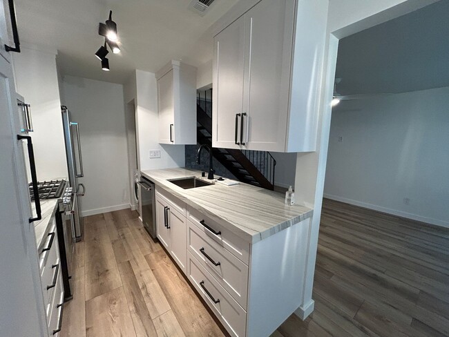 Building Photo - Fabulous Remodeled Condo