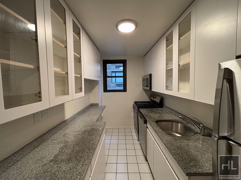 Primary Photo - EAST 49 STREET