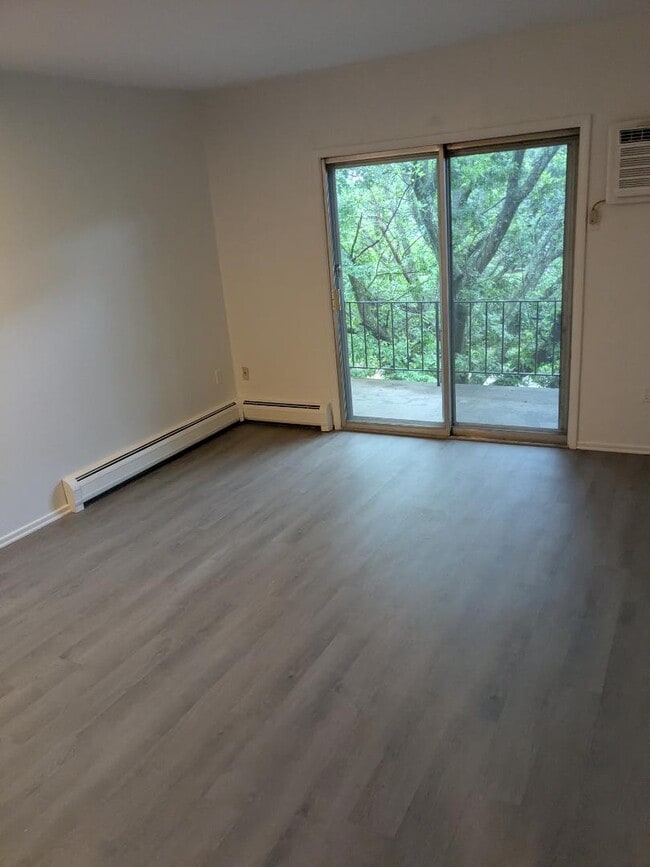 Building Photo - 620 Pedretti Ave