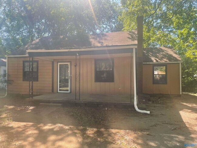 Primary Photo - 2018 Sewanee Rd SW