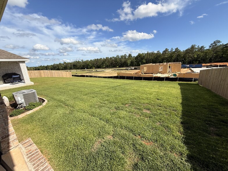 Building Photo - 5851 Sargassum Ln