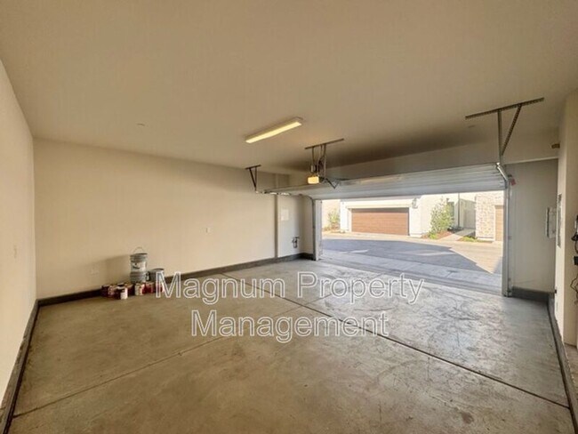 Building Photo - 25147 Hunter Ave