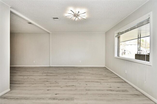 Building Photo - 1504 Holly Cir