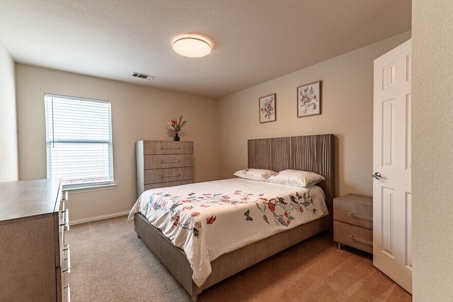 Building Photo - 2856 Spotted Owl Dr