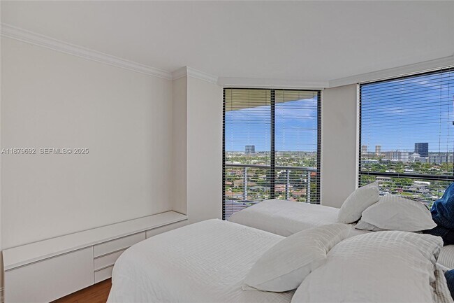 Building Photo - 3640 Yacht Club Dr