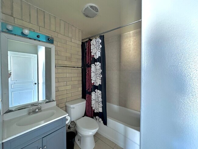 Building Photo - 311 Soria Dr