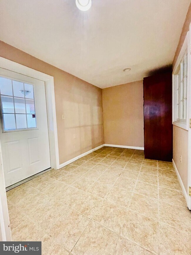 Building Photo - 288 Oxford Rd