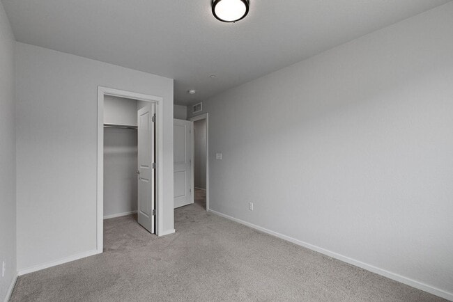 Building Photo - Students Welcome! Two Story 3 Bed 2.5 Bath Town Home North Fort Collins