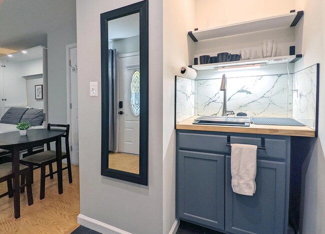 Building Photo - 1102 S Buckingham Rd