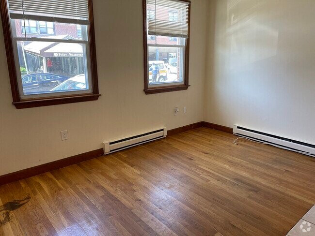 Building Photo - 208 H St