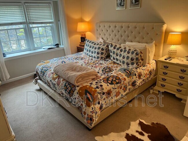 Building Photo - 82 Montre Square NW