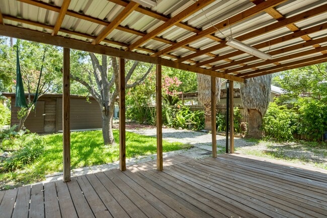 Building Photo - 1807 W Summit Ave.