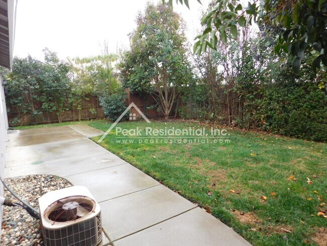 Building Photo - Wonderful 3bd/2ba Elk Grove Home with 2 Ca...