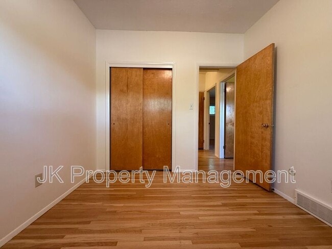 Building Photo - 1015 Carlos Dr