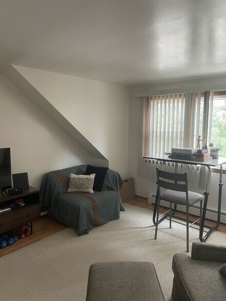 Building Photo - 5834 N Nagle Ave