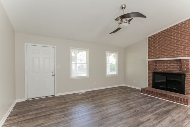 Building Photo - 504 Woodstream Dr