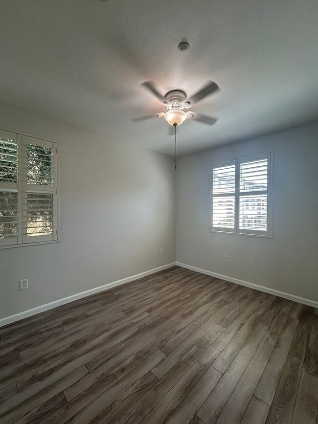 Building Photo - Move in special !!! $1000 off first month rent on approved credit with a 1 year lease.