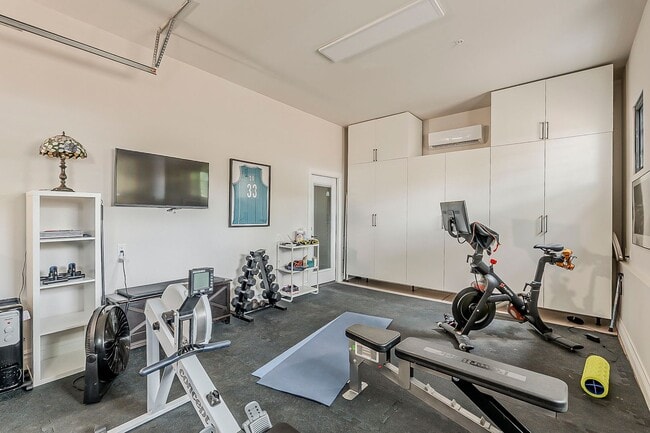 Building Photo - Luxury Home ready for January Move-in