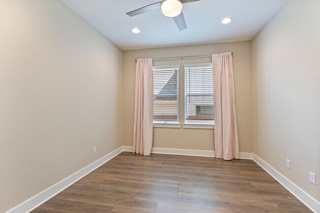 Building Photo - Beautiful Move-In Ready 4 bedroom, 3 bathroom home in Liberty Hill ISD!