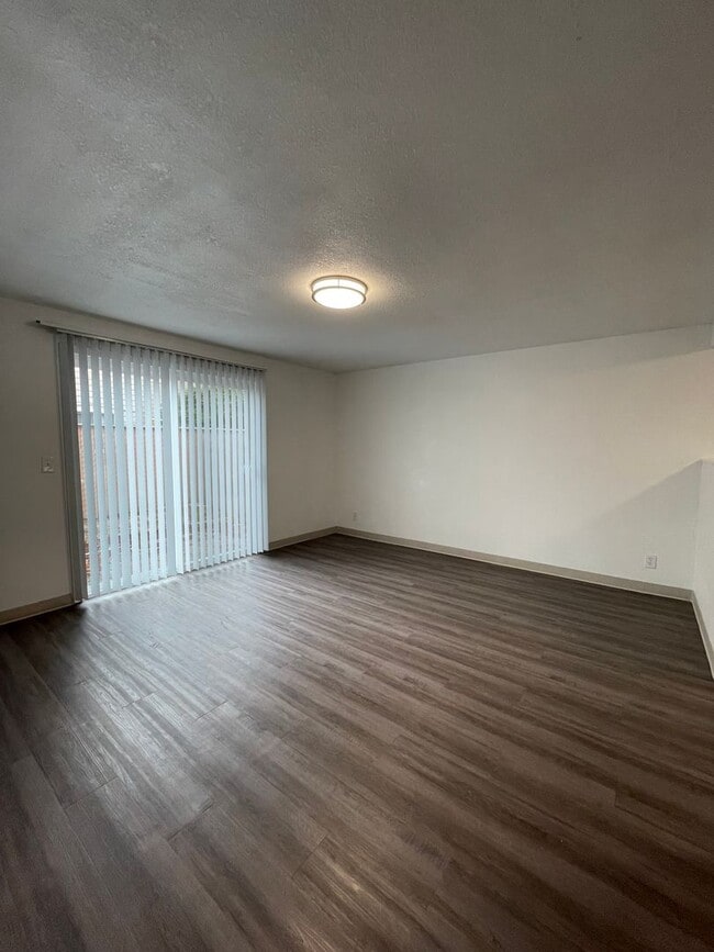 Building Photo - Rent Special: 1/2 Off January's Rent!