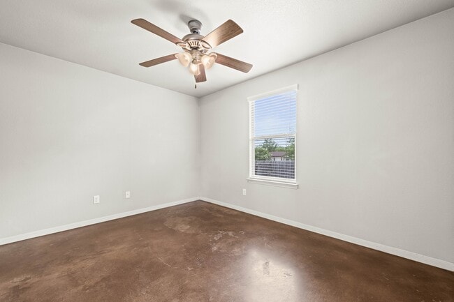 Building Photo - 1521 Aztec Trce