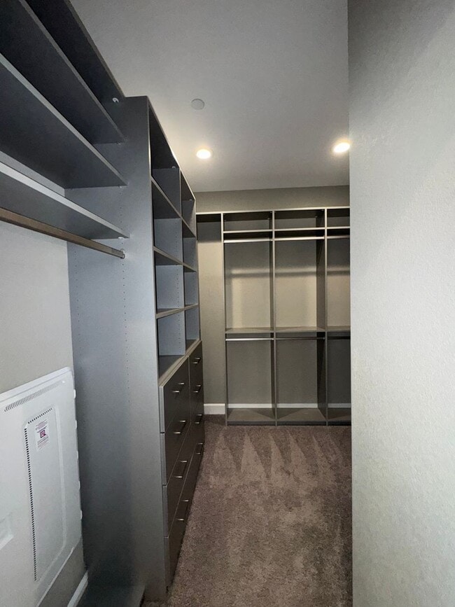 Building Photo - A Great House to Call Home!