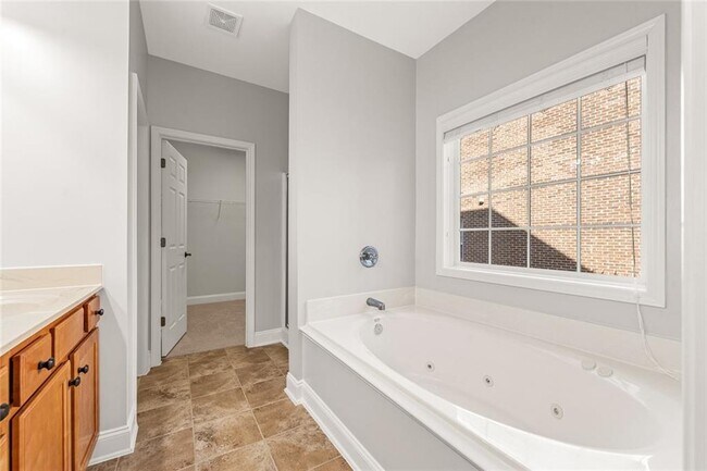 Building Photo - 3329 Rosecliff Trace NE