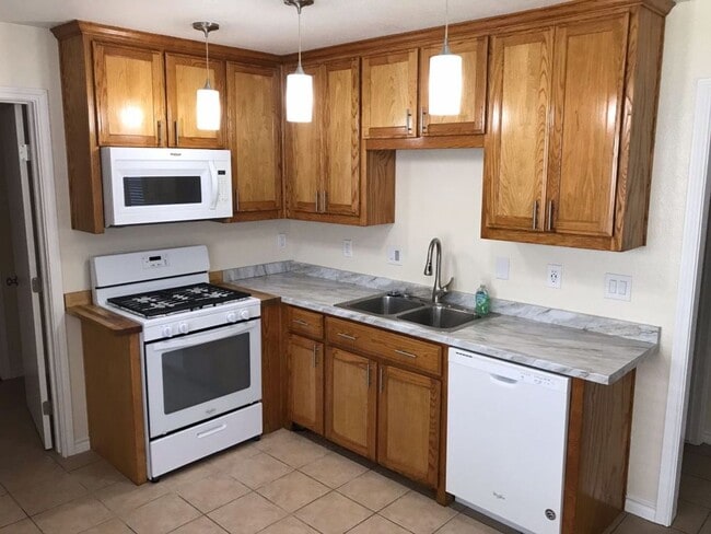 Building Photo - $1195 -Charming duplex in Pilot Point