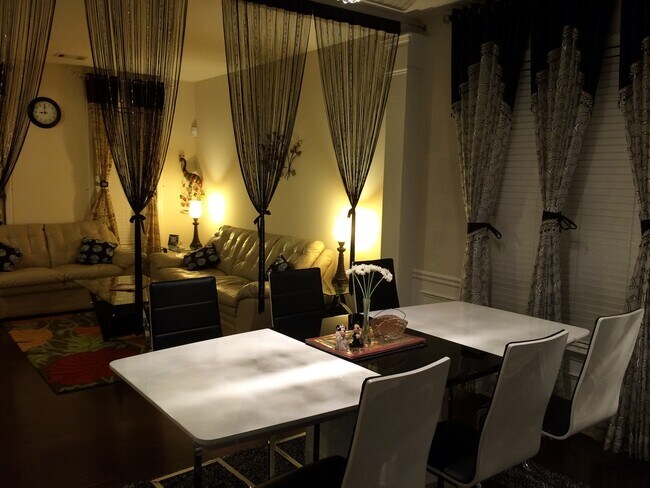 Building Photo - 908 Wendlebury Ct