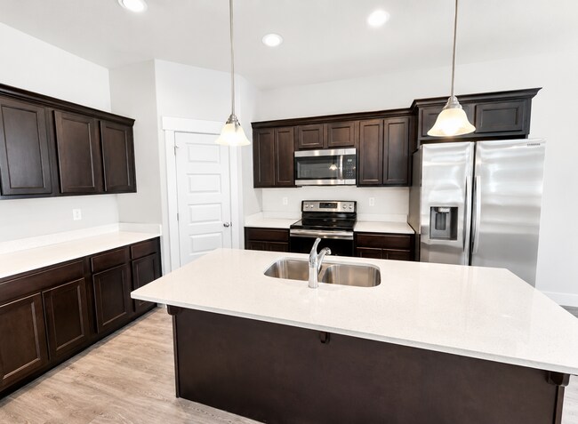 Building Photo - Beautiful 3-Bedroom Townhome in Lehi – Community Pool, Pickleball & More!