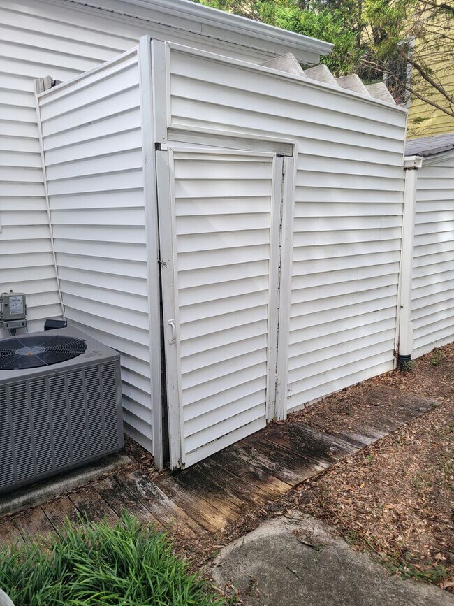 Building Photo - 5 Bedroom Beach House