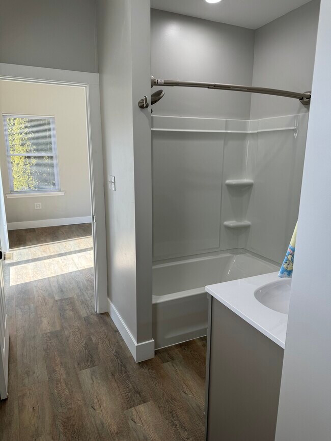 Building Photo - 213 Bear Creek Blvd