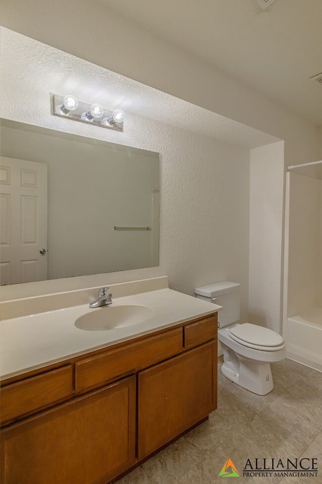 Building Photo - Town Home in West Manhattan!