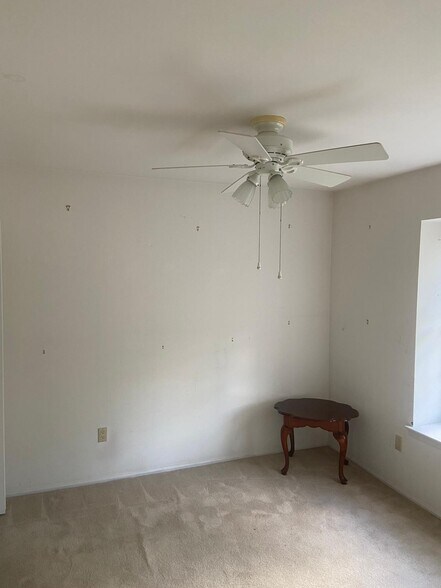 Building Photo - 1447 Thornwood Dr