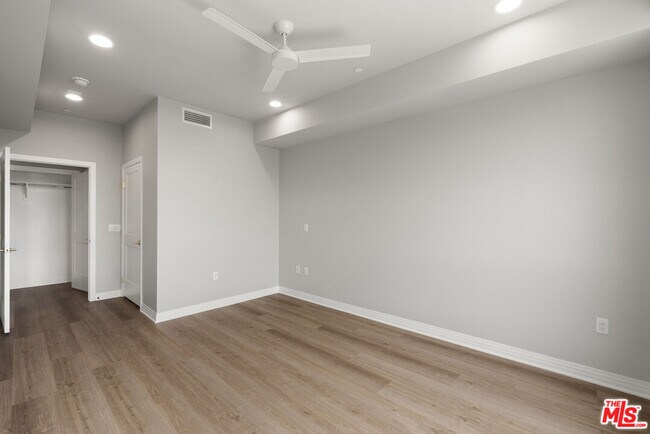 Building Photo - 7428 Santa Monica Blvd