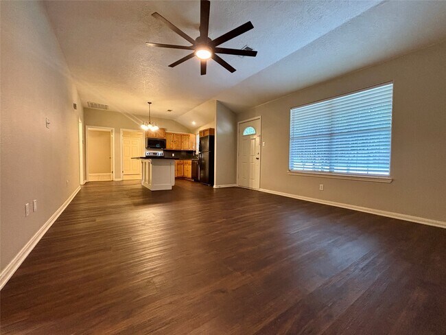 Building Photo - 10642 Royal Pines Dr