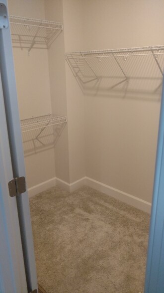 Building Photo - 45155 Kincora Dr
